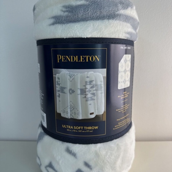 Pendleton Plush Throw Blanket 50X70 - Picture 4 of 6